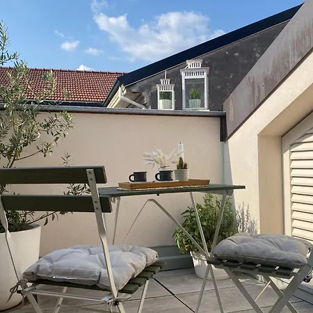 The Nest Between The Walls Côme