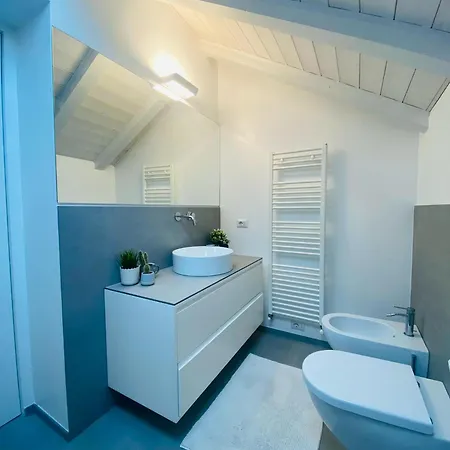 Apartment The Nest Between The Walls Como