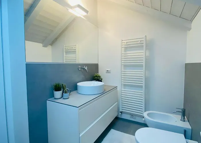 Lägenhet The Nest Between The Walls Como